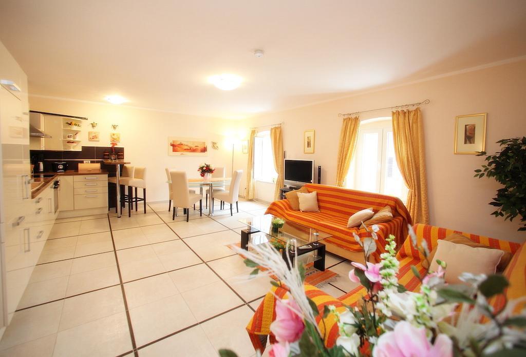 Holiday Home Villa Bella Vrsar Room photo